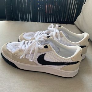 Nike SB Adversary- US 5- White/beige/black